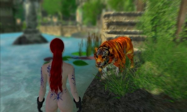 Шэйла после купания возле дома..,