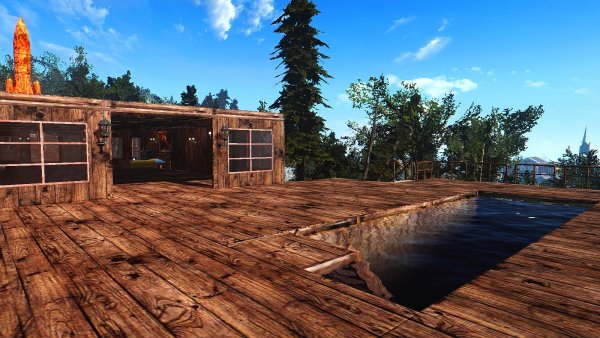 На заднем дворе, и наверху Кр.Ракеты.