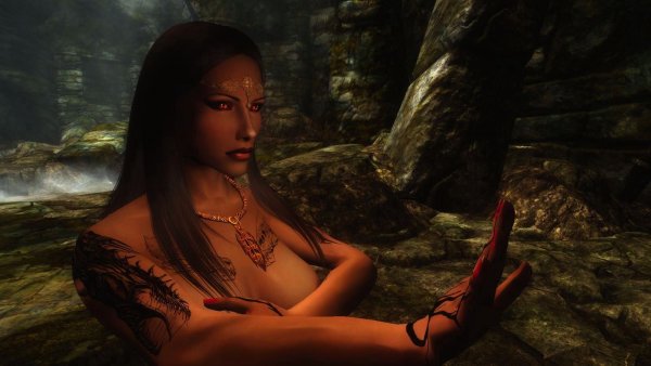 Велена покрасила ногти - сушит )