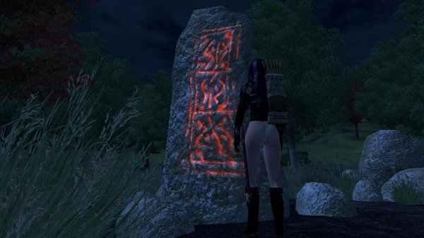 Рунический камень красного цвета..