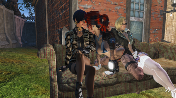 Пайпер, Алиса и Кюри - девичьи нежности..