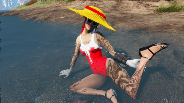 Алиса в купальнике Божья коровка.