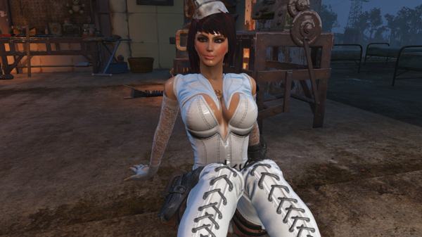 Алиса позирует в новом костюме - 7.