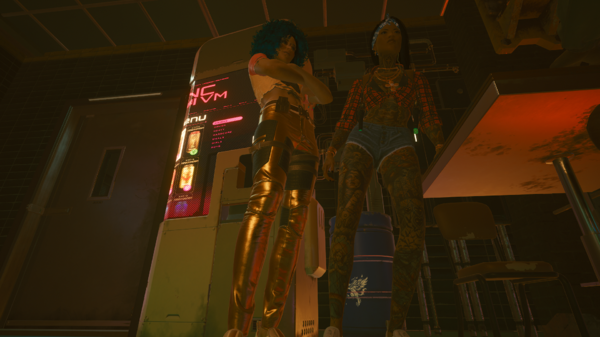 Вика и её подруга.