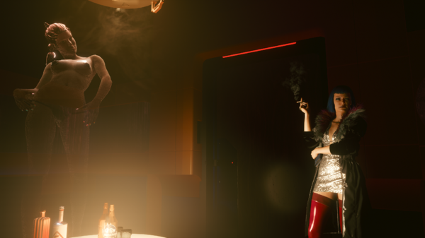 Хозяйка злачного заведения в приватном кабинете.