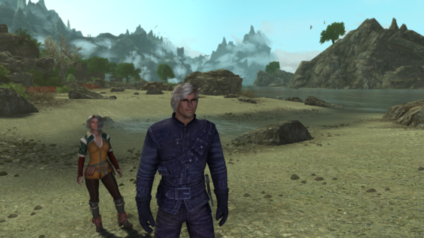 Фанатка провожает кумира любящим взглядом...