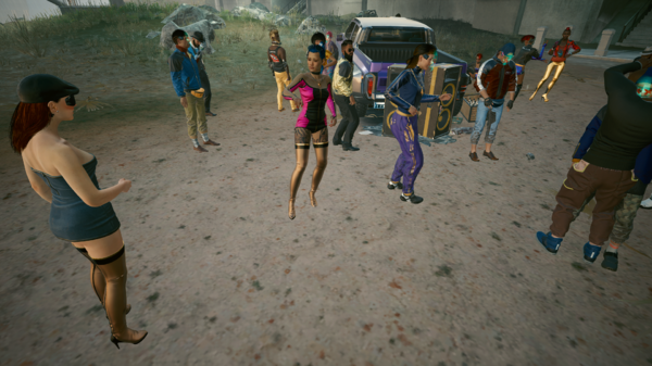 Девушка:-"Эй, подруга не стесняйся - иди к нам".