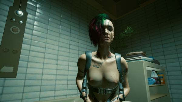 Джуди плачет.