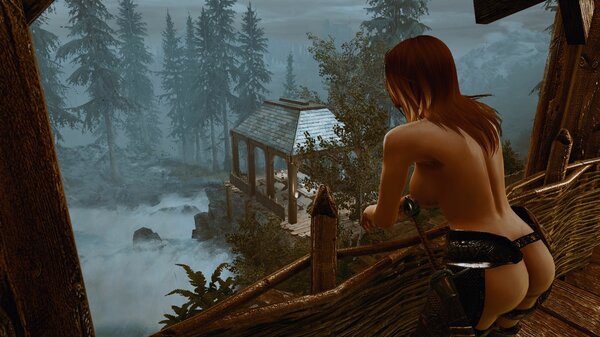 Бэлла осталась жить и присматривать за домом.