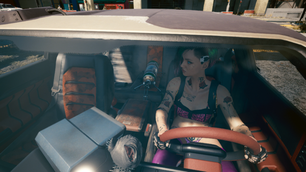 Джуди в машине.