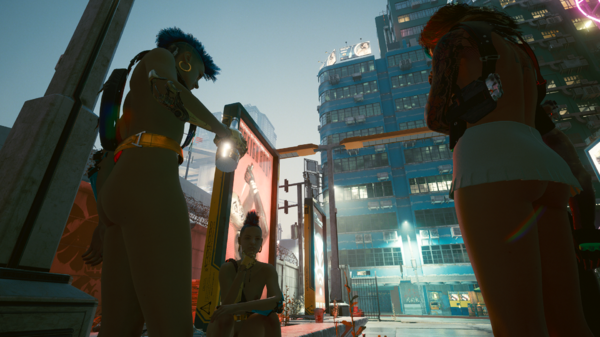 Блондинка Ви у входа в бар «Лиззис».