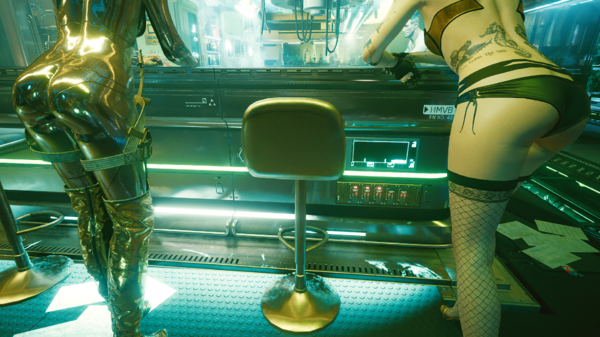 Ви отдыхает в баре.