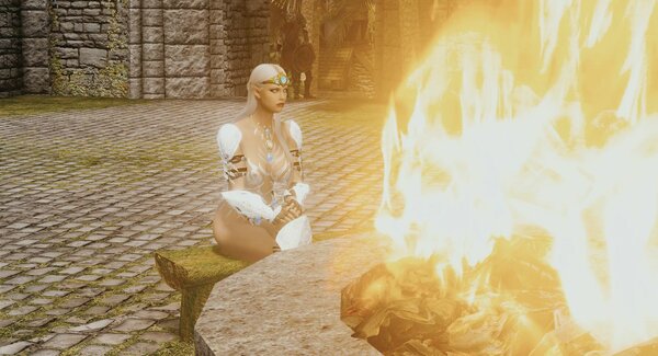 Эллайна у огня, в Солитьюде.