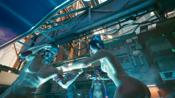 Блю Мун заступилась за девушек.