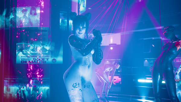 Блю-Мун работает танцовщицей.