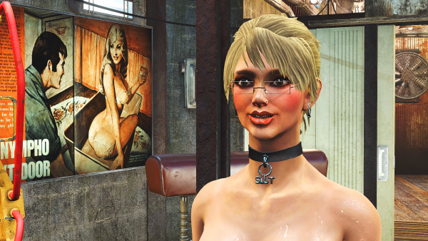 Пайпер с пирсингом на лице и в новых очках.