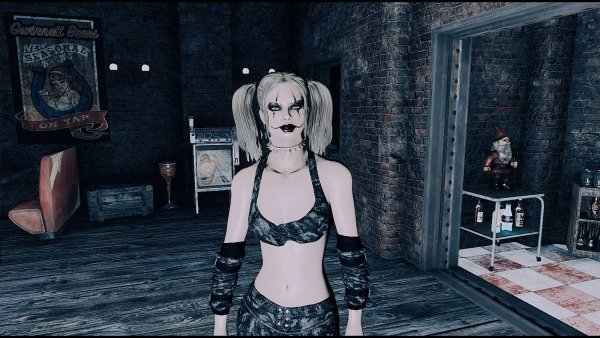 Харли Квин, и другие девахи у Мерфи..