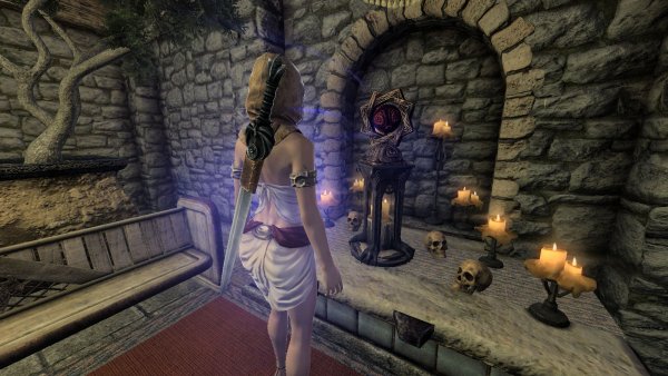 Алессия у алтаря.. SKYRIM AE