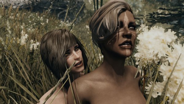 РИЯ и РАЙЯ в травах балдеют..