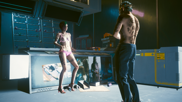 На авто-заправке Джуди и Ви.