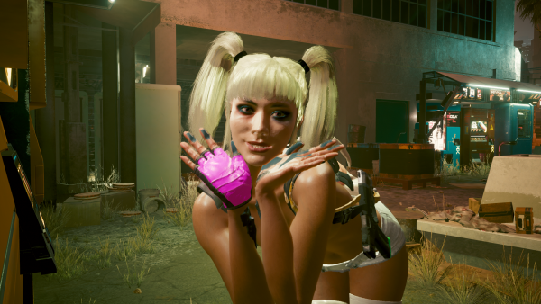 Ви-Harley_Quinn в белых мини шортах.