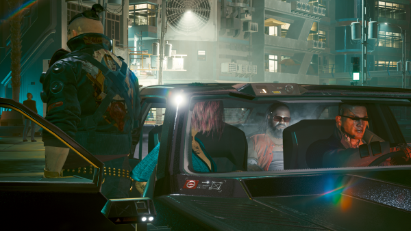 Джеки обеспечивает прикрытие Ви.