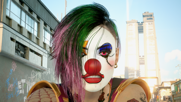 Кто то забыл одеть рыжий парик и прикрыть татуировки.