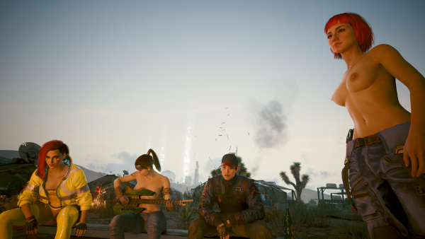 Девушка выпили у костра и им стало жарко -3.