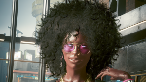 Анжела телохранительница Ви с голубыми глазами.