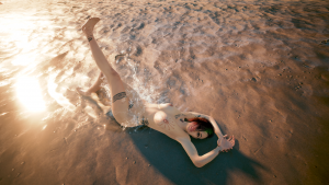 Джуди и Ви плескаются - 1.