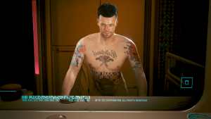 Красавчик Ви с татуировками.