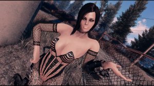 Заборчик есть, хоть и ржавый.