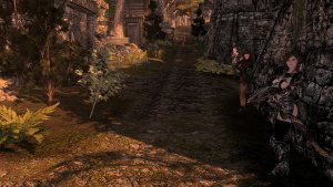 По команде "ждать" девочки расположились у стены..