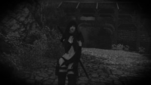 Странная девушка была замечена на входе в SKYRIM ;)