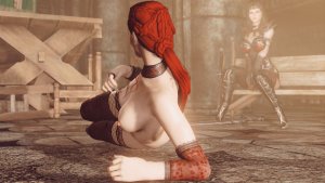 Элли у камина. Серана позади.